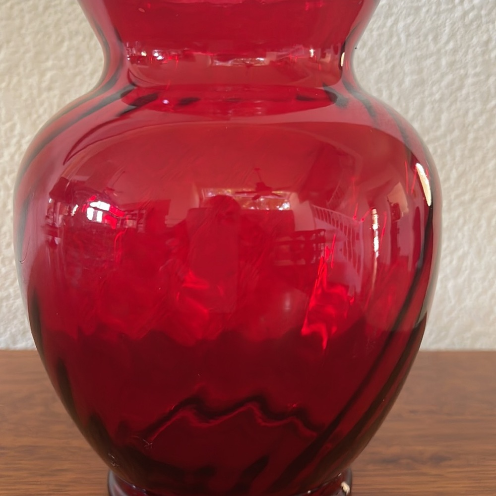 Ruby Red Vase - Picture 4 of 6